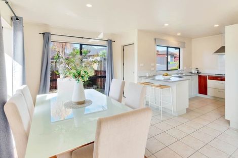 Photo of property in 30 Zefiro Drive, Massey, Auckland, 0614