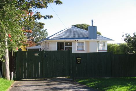 Photo of property in 124 Flanshaw Road, Te Atatu South, Auckland, 0610