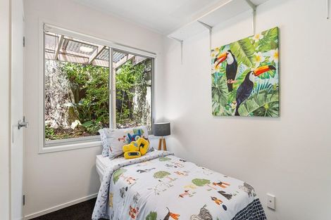 Photo of property in 3 Opanuku Road, Henderson Valley, Auckland, 0612