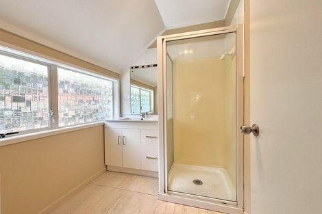 Photo of property in 5 Ancona Lane, Goodwood Heights, Auckland, 2105