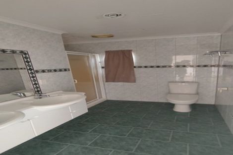 Photo of property in 71 Point View Drive, East Tamaki Heights, Auckland, 2016