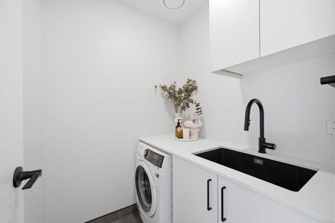 Photo of property in 42a Old Lake Road, Narrow Neck, Auckland, 0624