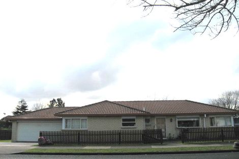Photo of property in 31 Ray Small Drive, Papakura, 2110