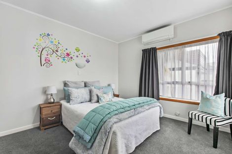 Photo of property in 32 Lewis Road, Pakuranga, Auckland, 2010