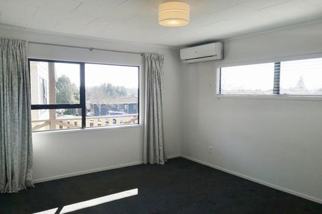 Photo of property in 2/1 Landsdale Place, Massey, Auckland, 0614