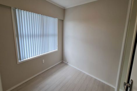 Photo of property in 2/52 Bentley Avenue, Glenfield, Auckland, 0629