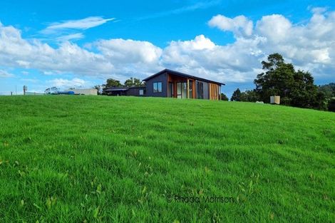 Photo of property in 12 Arahanga Road, Paparoa, 0571