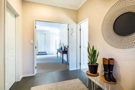 Photo of property in 48 Hogarth Rise, West Harbour, Auckland, 0618