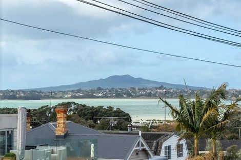 Photo of property in 14 Richmond Avenue, Northcote Point, Auckland, 0627