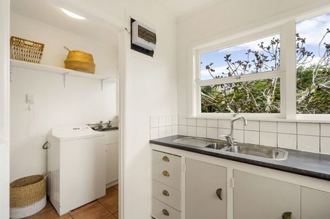 Photo of property in 2/2b Grove Road, Narrow Neck, Auckland, 0624