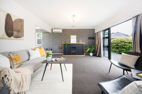 Photo of property in 2 Pukatea Place, Milson, Palmerston North, 4414