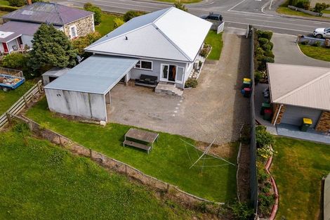 Photo of property in 15 Timaru Road, Waimate, 7924