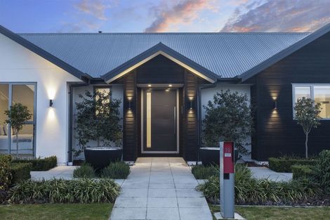 Photo of property in 29 Waterstock Way, Parklands, Christchurch, 8083