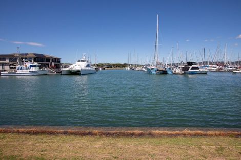 Photo of property in 16 Finch Street, One Tree Point, 0118