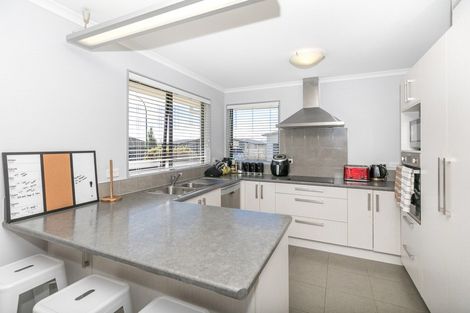 Photo of property in 12 Ruske Place, Grandview Heights, Hamilton, 3200