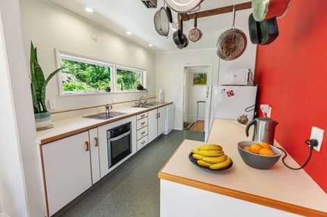 Photo of property in 18 Kiwi Crescent, Tawa, Wellington, 5028