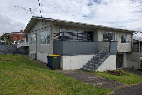 Photo of property in 1/802 East Coast Road, Oteha, Auckland, 0630