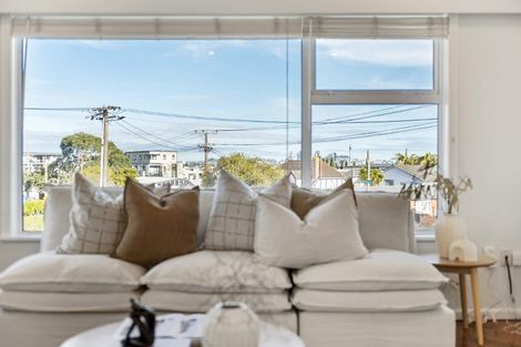 Photo of property in 3/19 Lake Pupuke Drive, Takapuna, Auckland, 0622