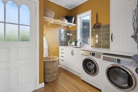 Photo of property in 53 Seaview Road, Paremata, Porirua, 5024