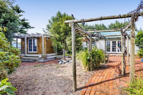 Photo of property in 150 Wirihana Road, Hawera, 4674