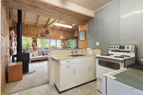 Photo of property in 25 Turanga Road, Henderson Valley, Auckland, 0612