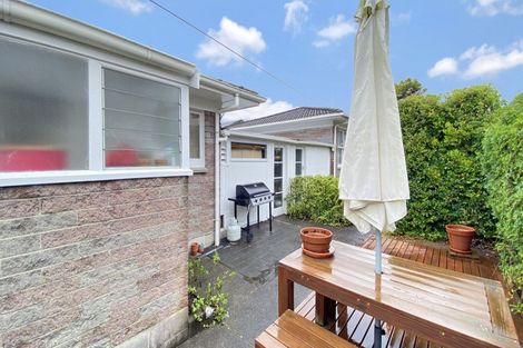 Photo of property in 2/14 Shakespeare Road, Milford, Auckland, 0620