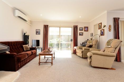 Photo of property in 2 Shrule Place, Huntington, Hamilton, 3210