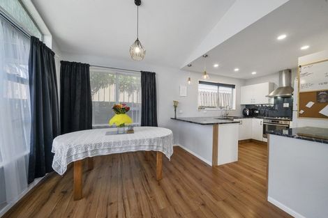 Photo of property in 5 Walton Road, Paraparaumu Beach, Paraparaumu, 5032