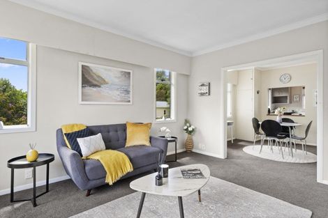 Photo of property in 6 Park Avenue, Tawa, Wellington, 5028