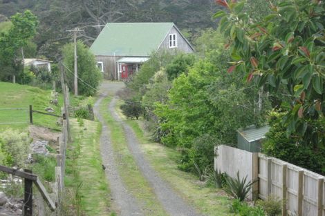 Photo of property in 22 Roberts Road, Matakatia, Whangaparaoa, 0930