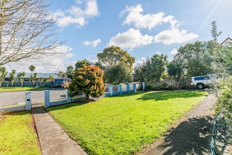 Photo of property in 34 Pahi Place, West Harbour, Auckland, 0618