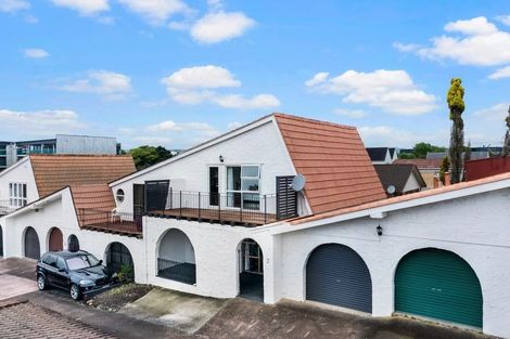 Photo of property in 2/8 Wood Street, Papakura, 2110
