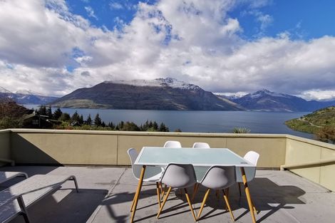 Photo of property in 13 Mckerrow Place, Sunshine Bay, Queenstown, 9300