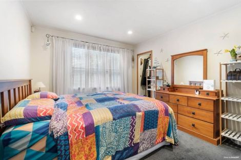 Photo of property in 1/9 Merton Avenue, Glenfield, Auckland, 0627