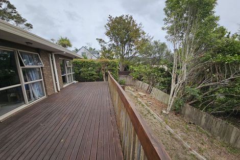 Photo of property in 13b Avonleigh Road, Green Bay, Auckland, 0604
