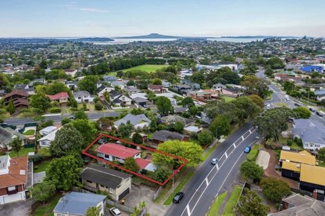 Photo of property in 35 Botany Road, Botany Downs, Auckland, 2010