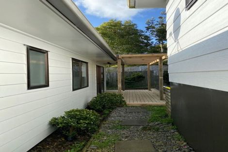 Photo of property in 17 St Catherine Crescent, West Harbour, Auckland, 0618