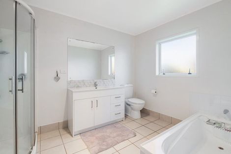 Photo of property in 13b Vipond Road, Stanmore Bay, Whangaparaoa, 0932