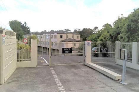 Photo of property in The Haven, 5/120 Beach Haven Road, Beach Haven, Auckland, 0626