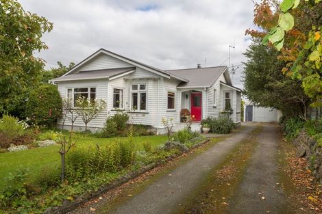 Photo of property in 17 Chamberlain Street, Dannevirke, 4930