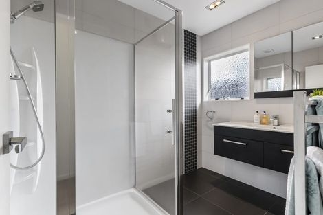 Photo of property in 1/73 Shakespeare Road, Milford, Auckland, 0620