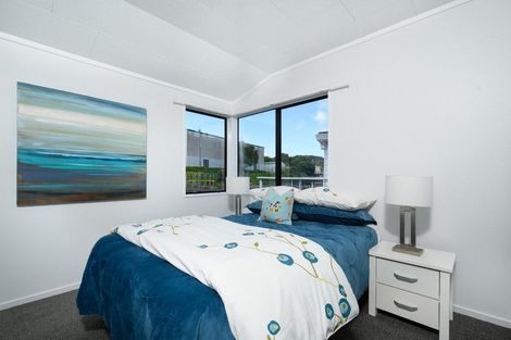 Photo of property in 39 Meadowvale Rise, Titirangi, Auckland, 0604