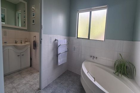 Photo of property in 19 Rhonda Place, Opaheke, Papakura, 2113