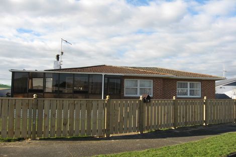 Photo of property in 5 Selwyn Street, Levin, 5510