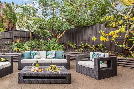 Photo of property in 1/406 East Coast Road, Sunnynook, Auckland, 0630