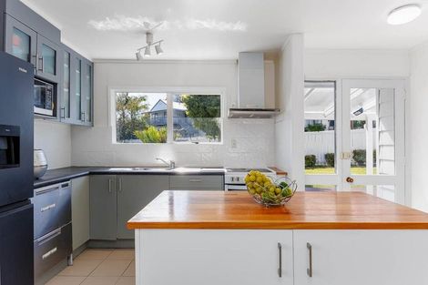 Photo of property in 24 Squirrel Lane, Browns Bay, Auckland, 0630