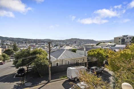 Photo of property in 29 Scarborough Terrace, Mount Victoria, Wellington, 6011