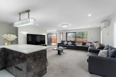 Photo of property in 14b Evans Road, Weymouth, Auckland, 2103