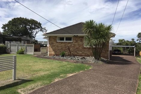 Photo of property in 16 Taupo Street, Green Bay, Auckland, 0604