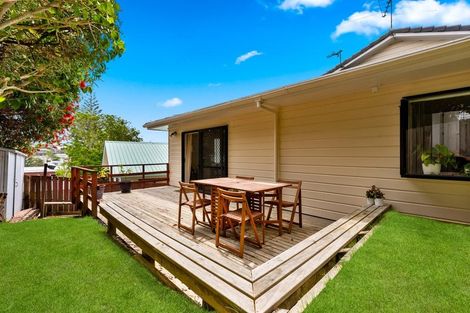 Photo of property in 2/9 Hogans Road, Glenfield, Auckland, 0629